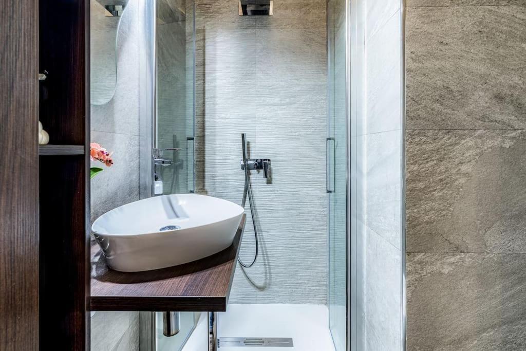 Ad Un Passo Dal Duomo Elegante Appartamento Wifi Milaan Buitenkant foto