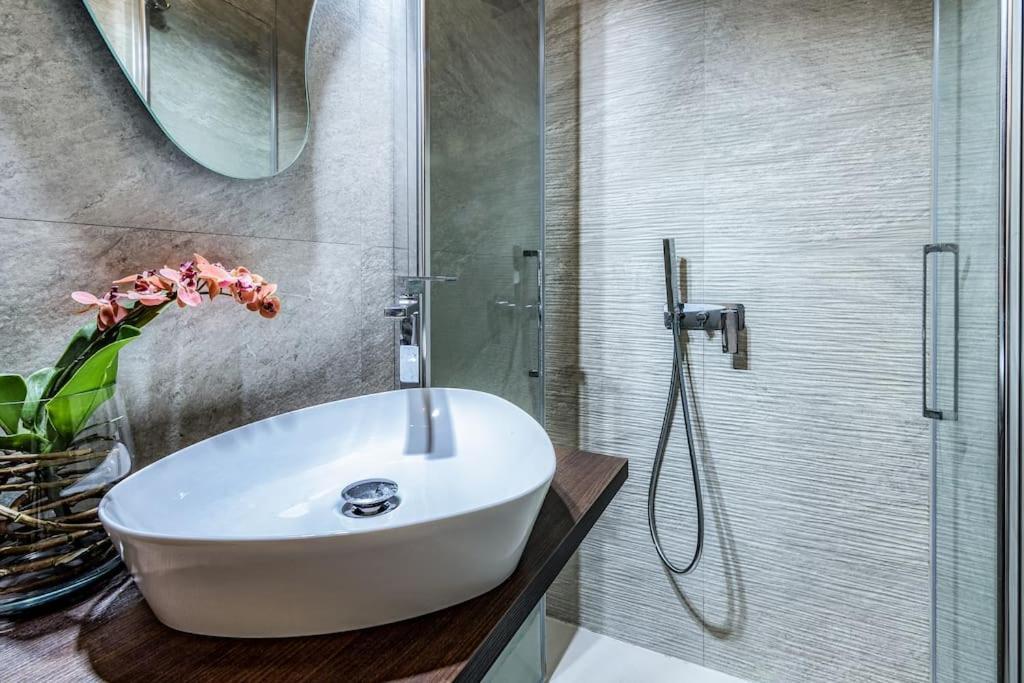 Ad Un Passo Dal Duomo Elegante Appartamento Wifi Milaan Buitenkant foto