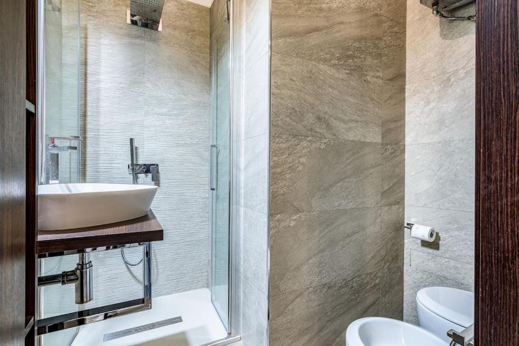 Ad Un Passo Dal Duomo Elegante Appartamento Wifi Milaan Buitenkant foto